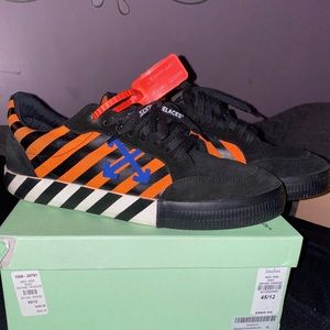 OFF-WHITE LOW TOP SNEAKERS